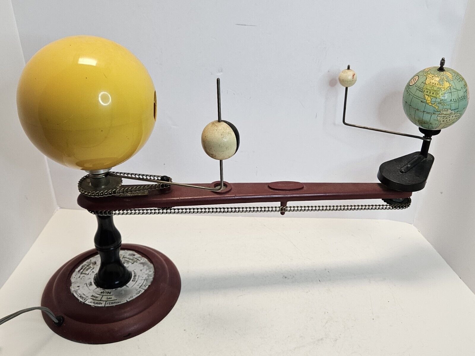 Vintage TRIPPENSEE PLANETARIUM Educational Solar System Illininated Planet Model