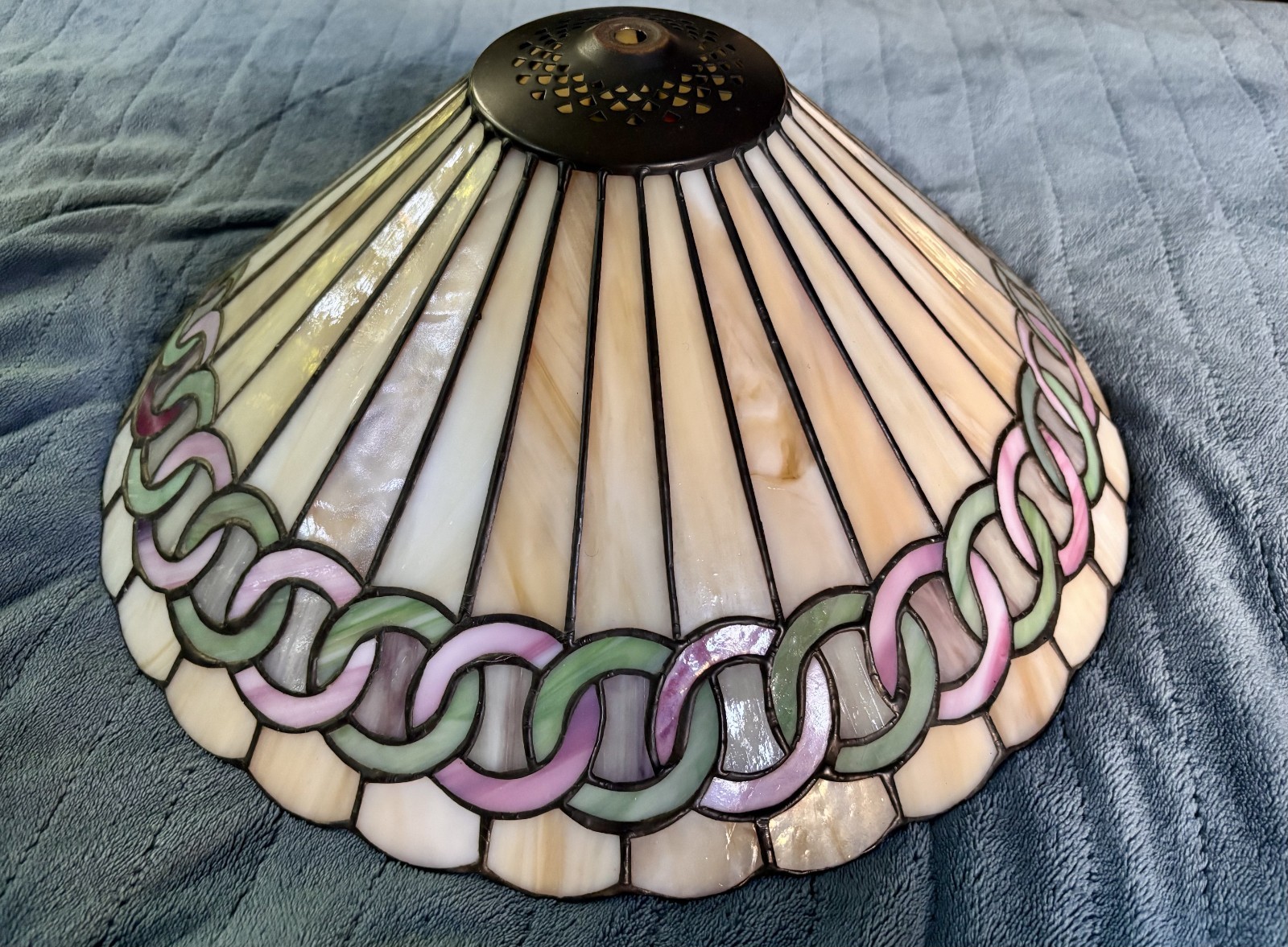 Vintage Quoizel Tiffany Stained Leaded Glass Scalloped Lamp Shade Geometric