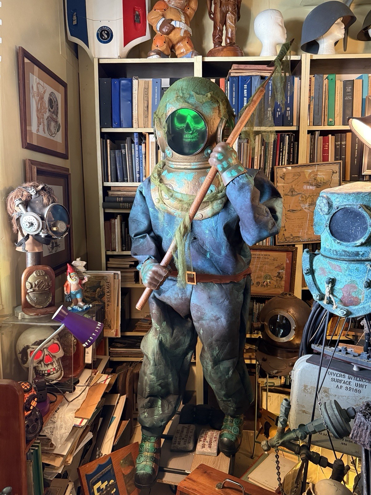 Lowe’s Haunted Deep Sea Diver Halloween Animatronic 6’ Prop Ghost Captain Cutler