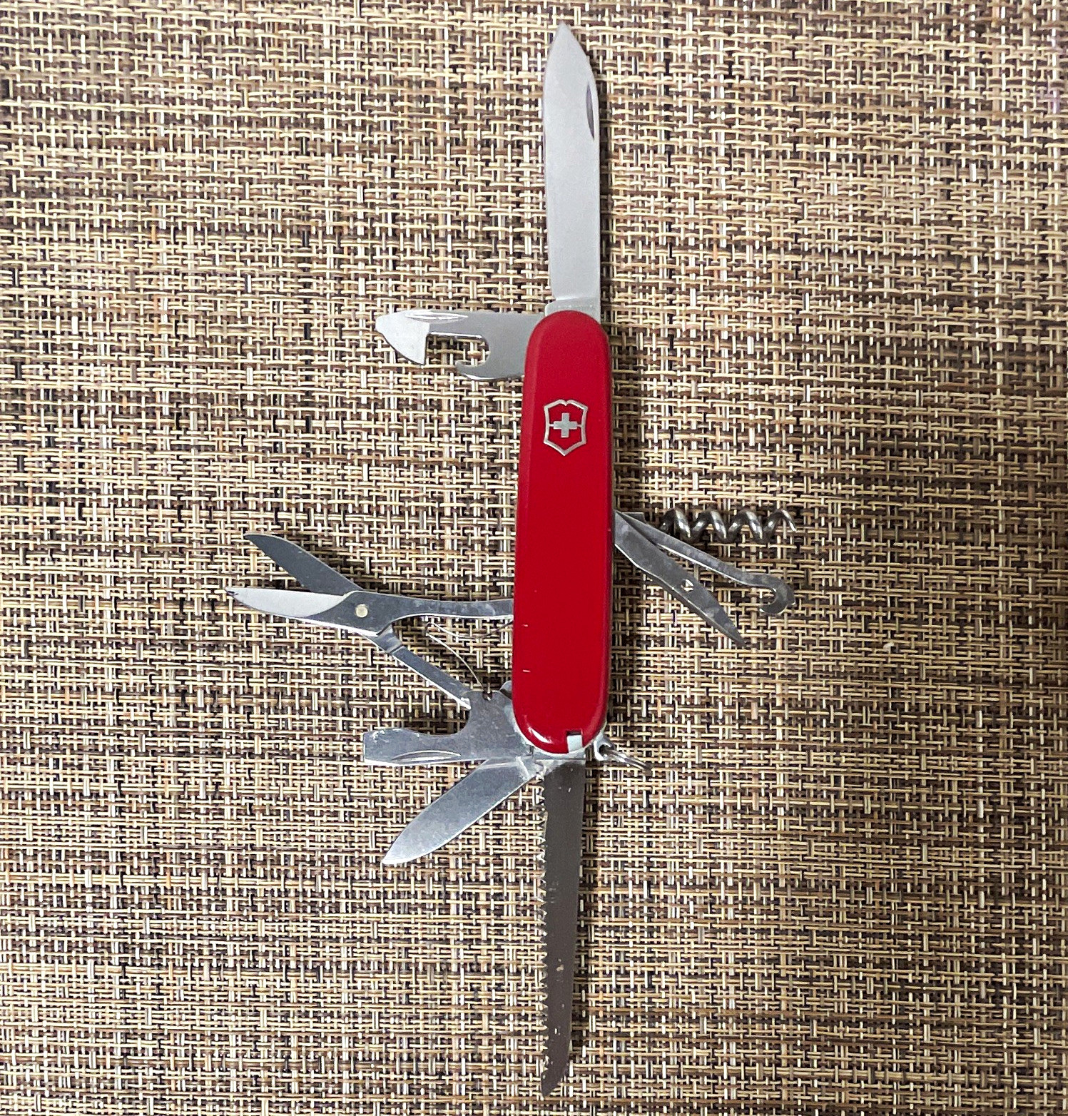 Victorinox Swiss Army Knife- 91mm Huntsman- Red- Used Victorinox Swiss Army Knife- 91mm Huntsman- Red- Used