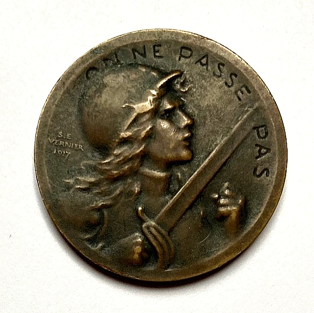 ORIGINAL WW1 FRENCH - BATTLE OF VERDUN BRONZE MEDAL  1917 (⌀ 1  7/16")