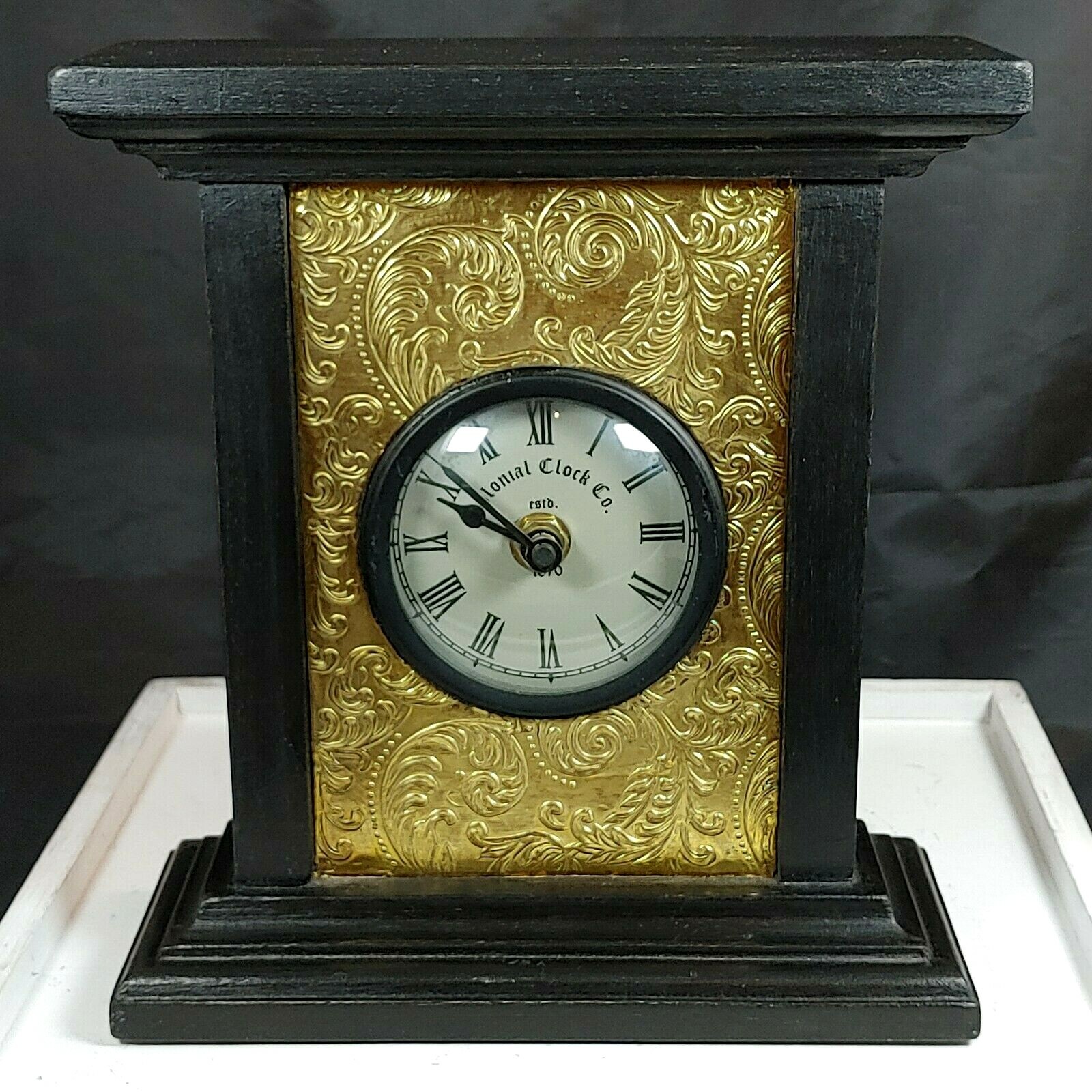 Vtg Colonial Clock Co. Wood Mantle or Shelf Clock w Embossed Brass Design 8-1/2"