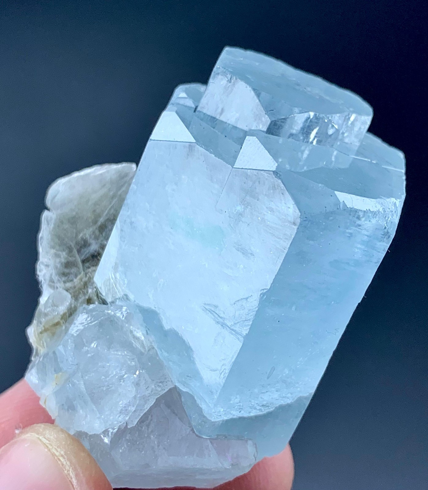 211 Carat Aquamarine Crystal Specimen From Pakistan 211 Carat Aquamarine Crystal Specimen From Pakistan