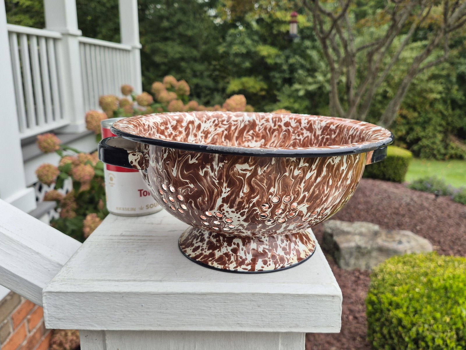 BEAUTIFUL Vintage BROWN & WHITE SWIRL Graniteware Enamelware COLANDER BEAUTIFUL Vintage BROWN & WHITE SWIRL Graniteware Enamelware COLANDER