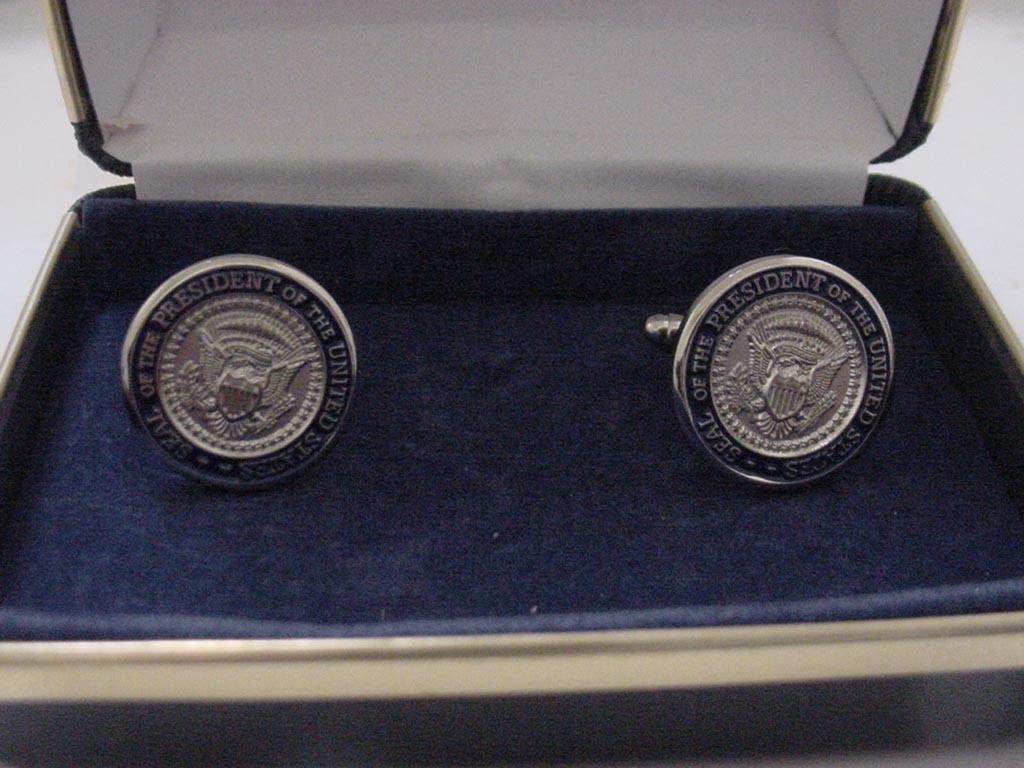 Pair of   president  TRUMP  cufflinks - silver color 