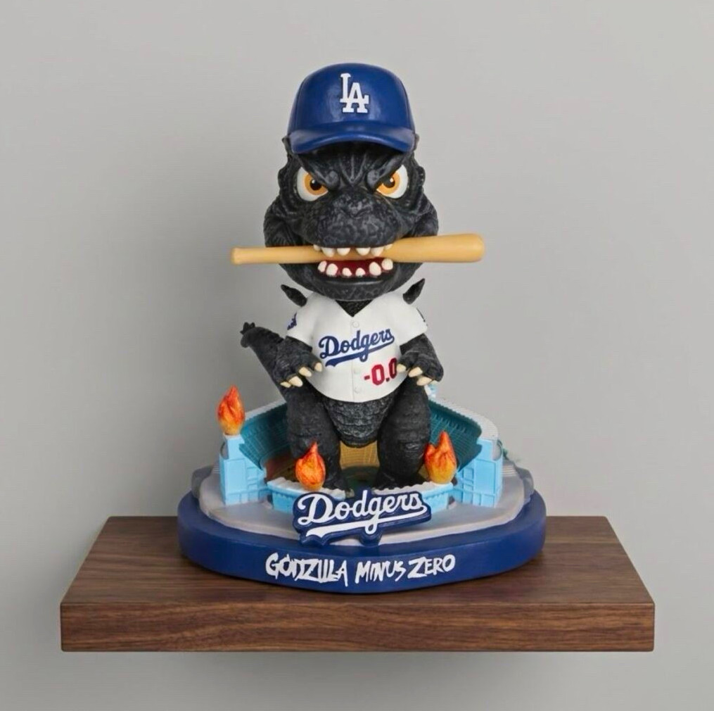 Godzilla dodgers bobblehead great condition 🔥 Godzilla dodgers bobblehead great condition 🔥