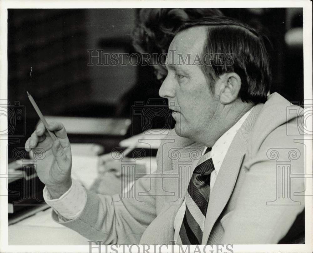 1971 Press Photo Allen Robinson during TDA meeting - lrb30985 1971 Press Photo Allen Robinson during TDA meeting - lrb30985