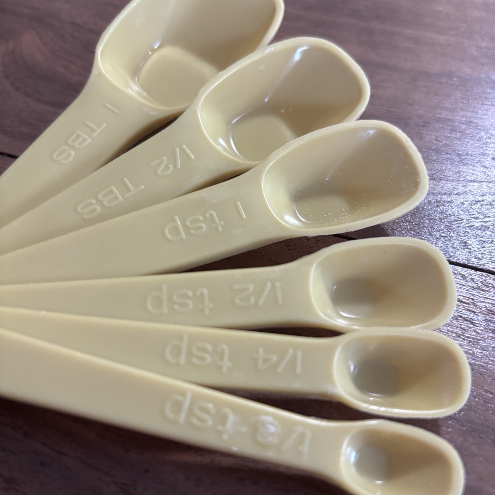 VTG Tupperware Gold Measuring Spoons Set 6 Spoons & Ring # 2236,35,34,33,32 & 31 VTG Tupperware Gold Measuring Spoons Set 6 Spoons & Ring # 2236,35,34,33,32 & 31