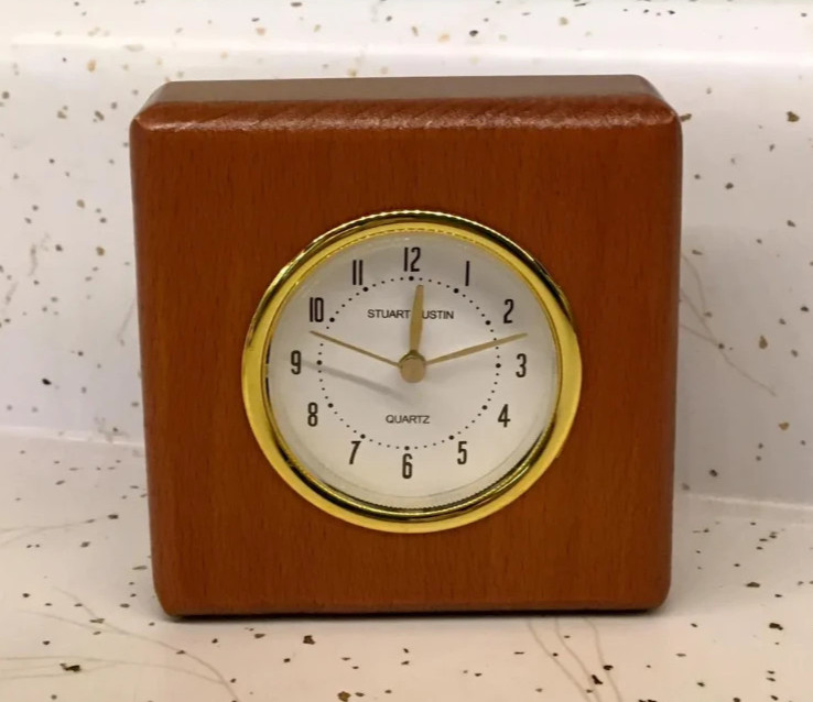 Vintage Stuart Austin Quartz National Wildlife Federation Engraved Wolf Clock Vintage Stuart Austin Quartz National Wildlife Federation Engraved Wolf Clock