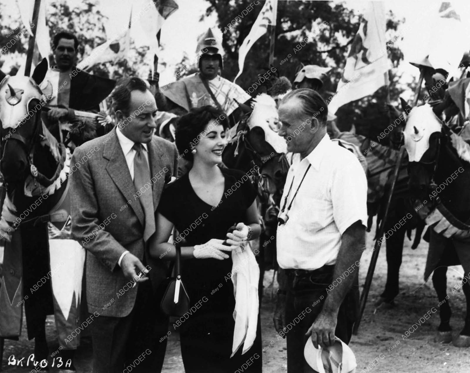 | candid Elizabeth Taylor Michael Wilding director Tay Garnett 1358-12 - 1358-01 | candid Elizabeth Taylor Michael Wilding director Tay Garnett 1358-12 - 1358-01