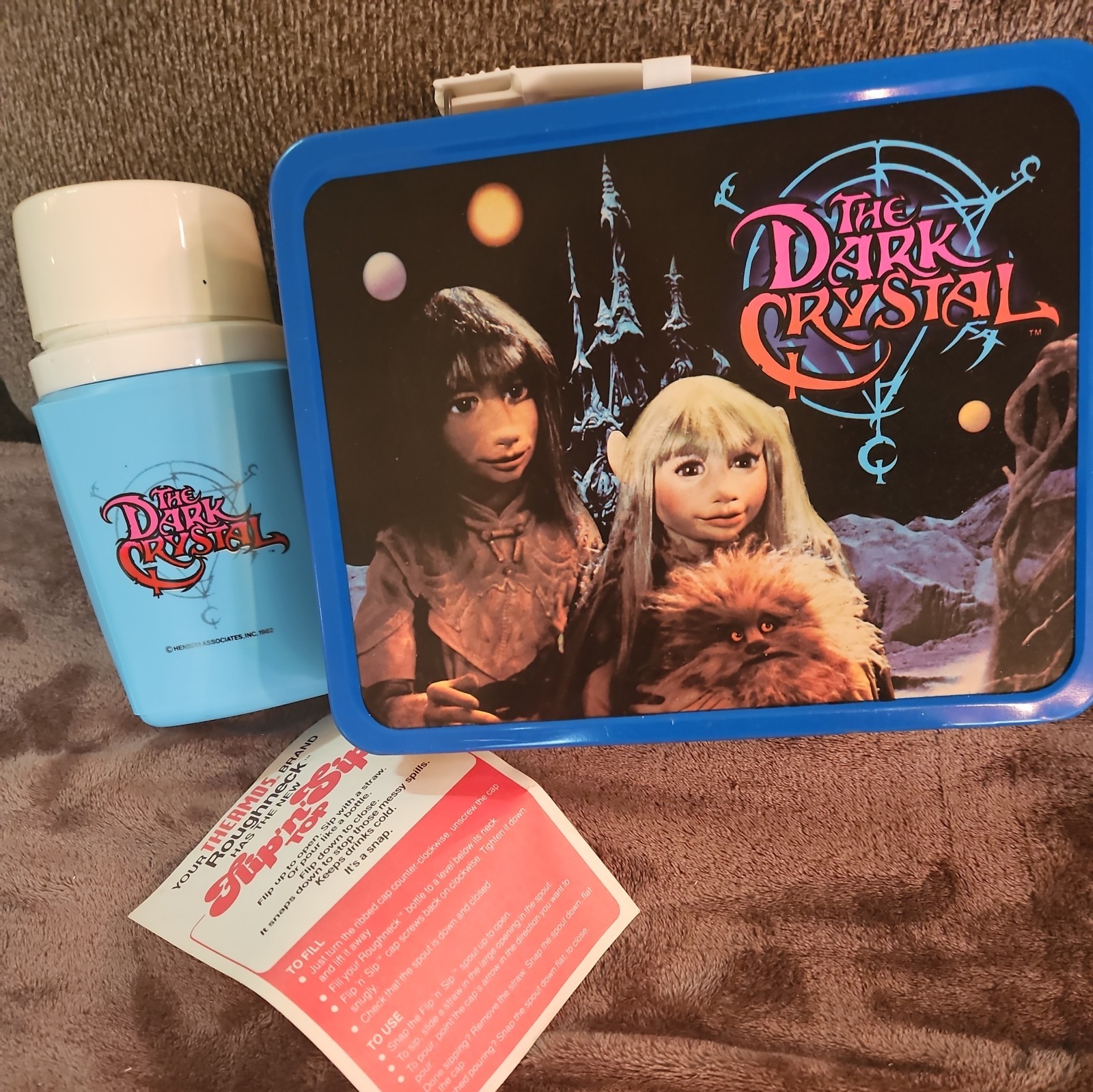 Vintage 1982 The Dark Crystal movie-themed metal lunchbox( SEE Description) Vintage 1982 The Dark Crystal movie-themed metal lunchbox( SEE Description)