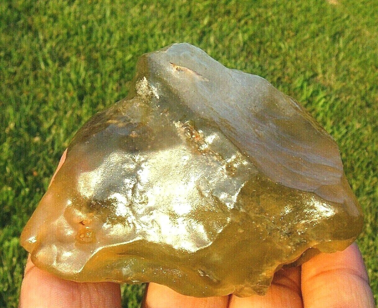Libyan Desert Glass Meteorite Tektite impact specimen( 1250 crt)Soft Gem "Green"