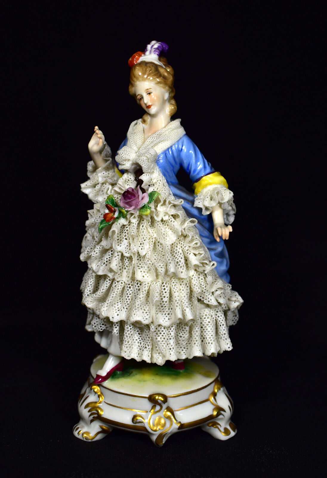 circa 1790 Ludwigsburg porcelain figurine: ROCOQUE MISS