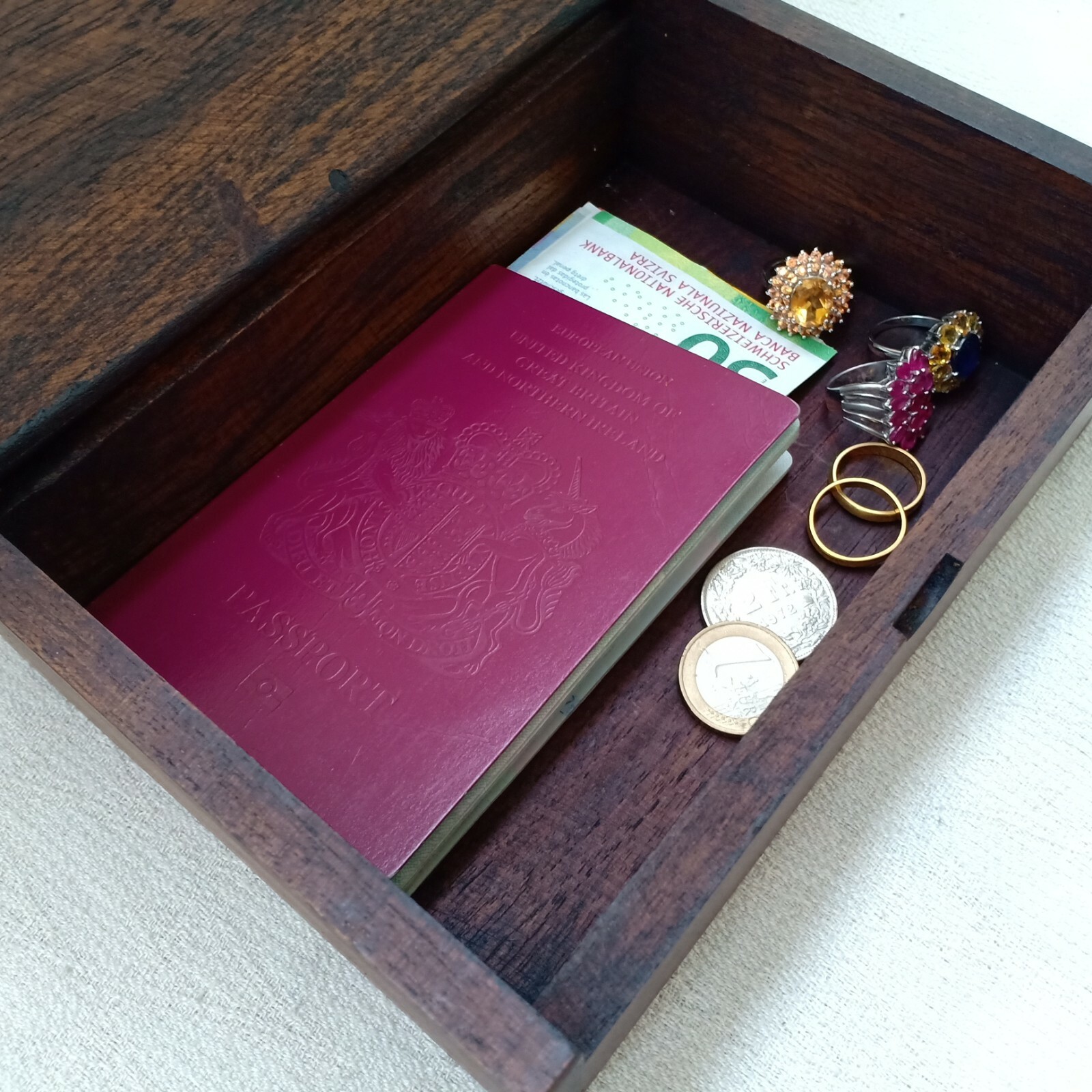 Vintage Wood Box Passport Holder Jewelry Coin Trinket Case Storage 14x20x6 CM Vintage Wood Box Passport Holder Jewelry Coin Trinket Case Storage 14x20x6 CM