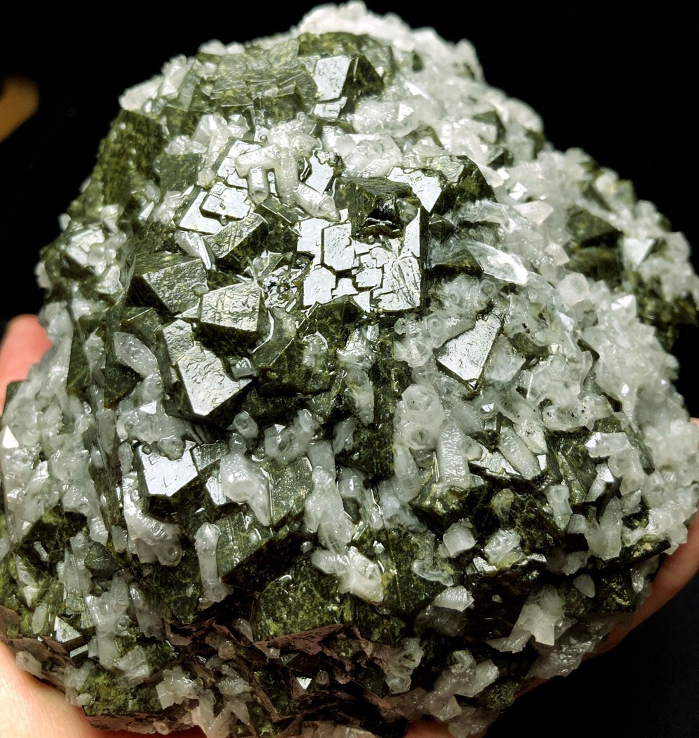 2304g 1PCS New Find Raw Natural rare Garnet crystal Inner Mongolia t241 2304g 1PCS New Find Raw Natural rare Garnet crystal Inner Mongolia t241