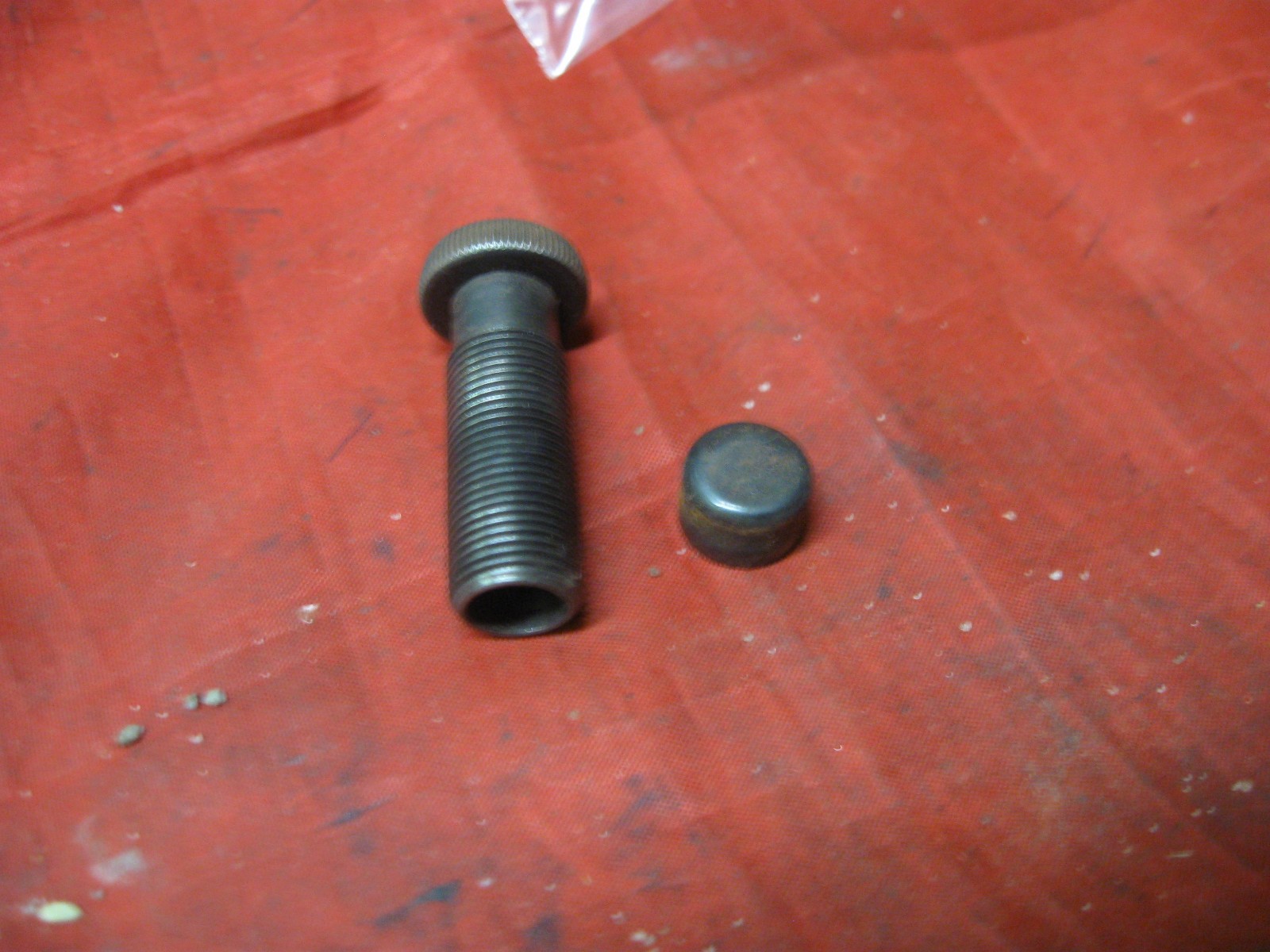 Singer BLACKSIDE 66 Sewing Machine PRESSER FOOT KNOB NEEDLE BAR CAP RARE Singer BLACKSIDE 66 Sewing Machine PRESSER FOOT KNOB NEEDLE BAR CAP RARE