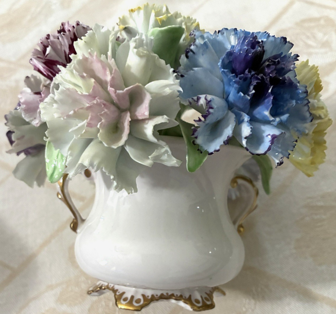 VINTAGE HAND PAINTED PORCELAIN CROWN FLORAL BOUQUET FIGURINE WHITE VASE HANDLES