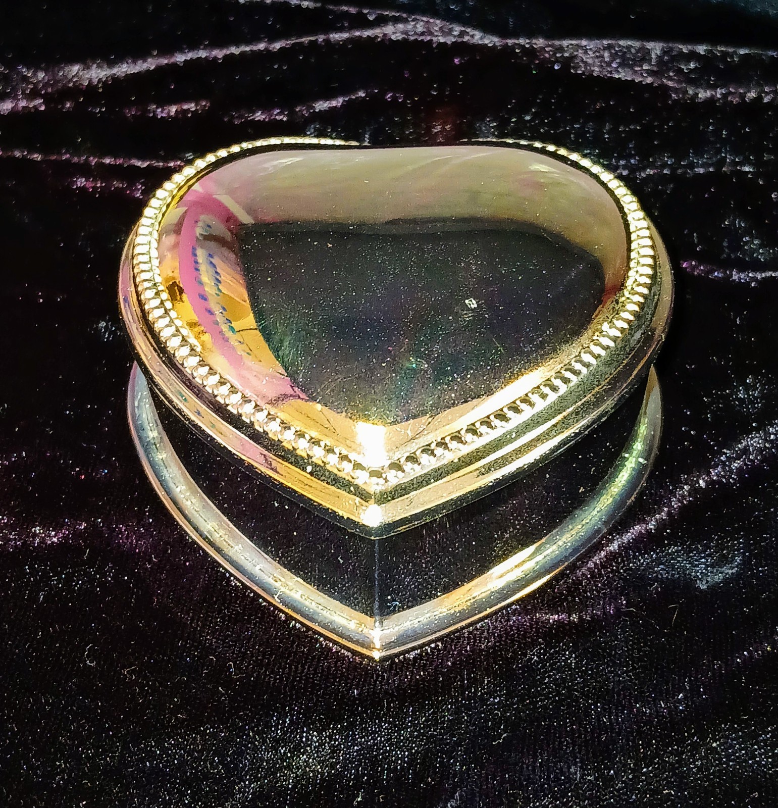 VINTAGE AVON Silver Plated Heart Shaped Velvet-lined Hinged Trinket Box VINTAGE AVON Silver Plated Heart Shaped Velvet-lined Hinged Trinket Box