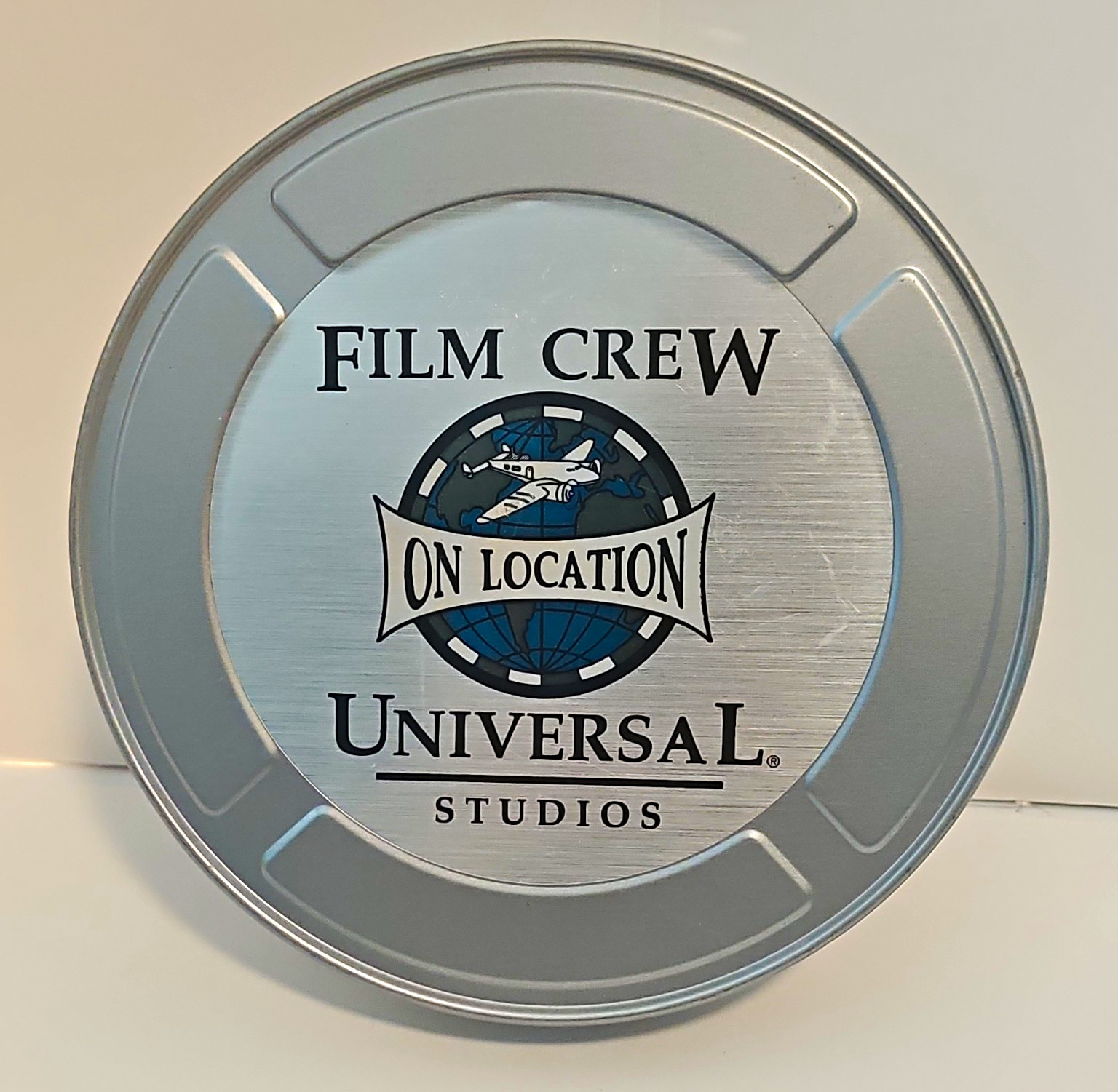 Universal Studios Film Crew On Location Round Metal Tin Container, Theme Park Universal Studios Film Crew On Location Round Metal Tin Container, Theme Park