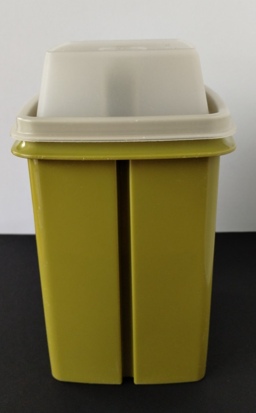 VINTAGE TUPPERWARE PICK-A-DELI AVOCADO GREEN PICKLE CONTAINER 3 PIECE SET VINTAGE TUPPERWARE PICK-A-DELI AVOCADO GREEN PICKLE CONTAINER 3 PIECE SET