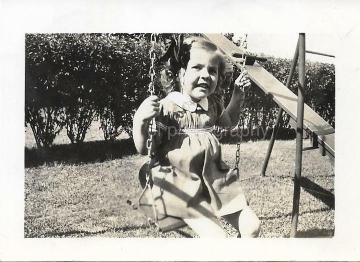 Found ANTIQUE PHOTO bw YOUNG GIRL 1930's CHILD Snapshot VINTAGE 111 16 XX