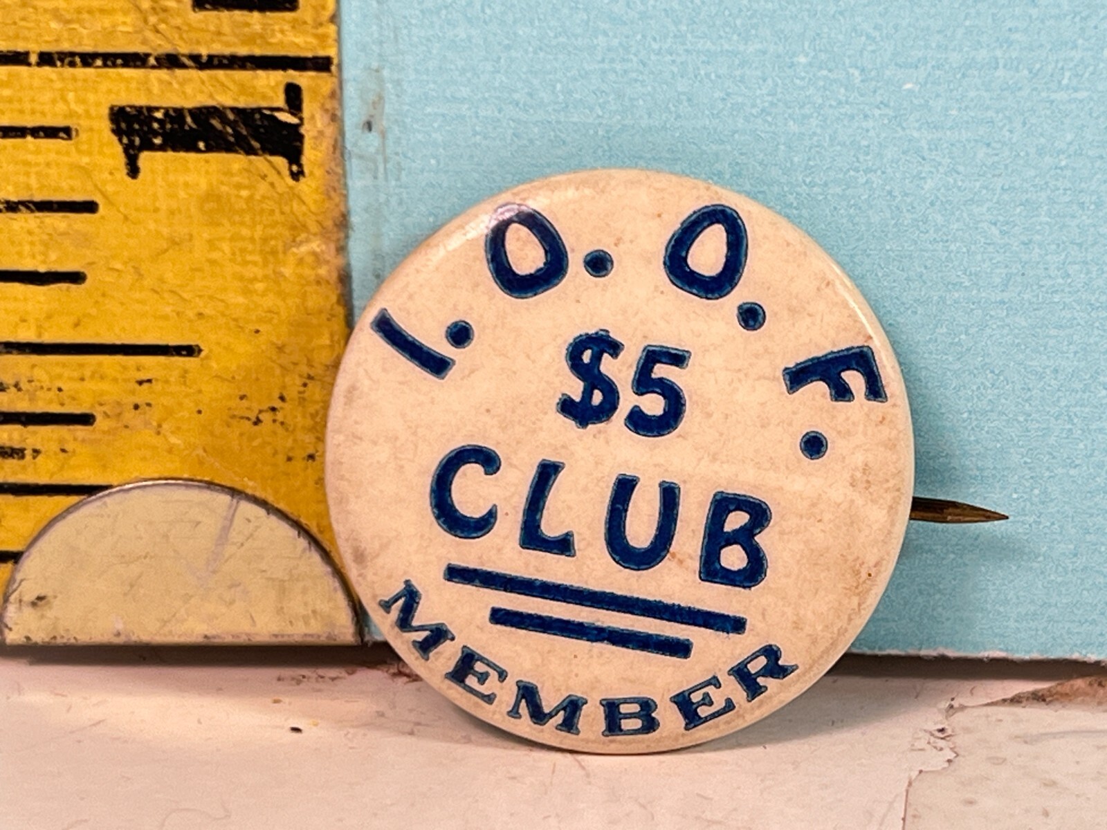 Vintage I.O.O.F. Independent order of odd fellows $5.00 club member pinback. Vintage I.O.O.F. Independent order of odd fellows $5.00 club member pinback.