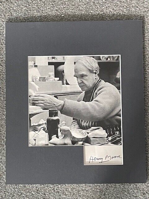 HENRY MOORE SIGNED PHOTO, ARTIST, SCULPTOR AT WORK IN STUDIO