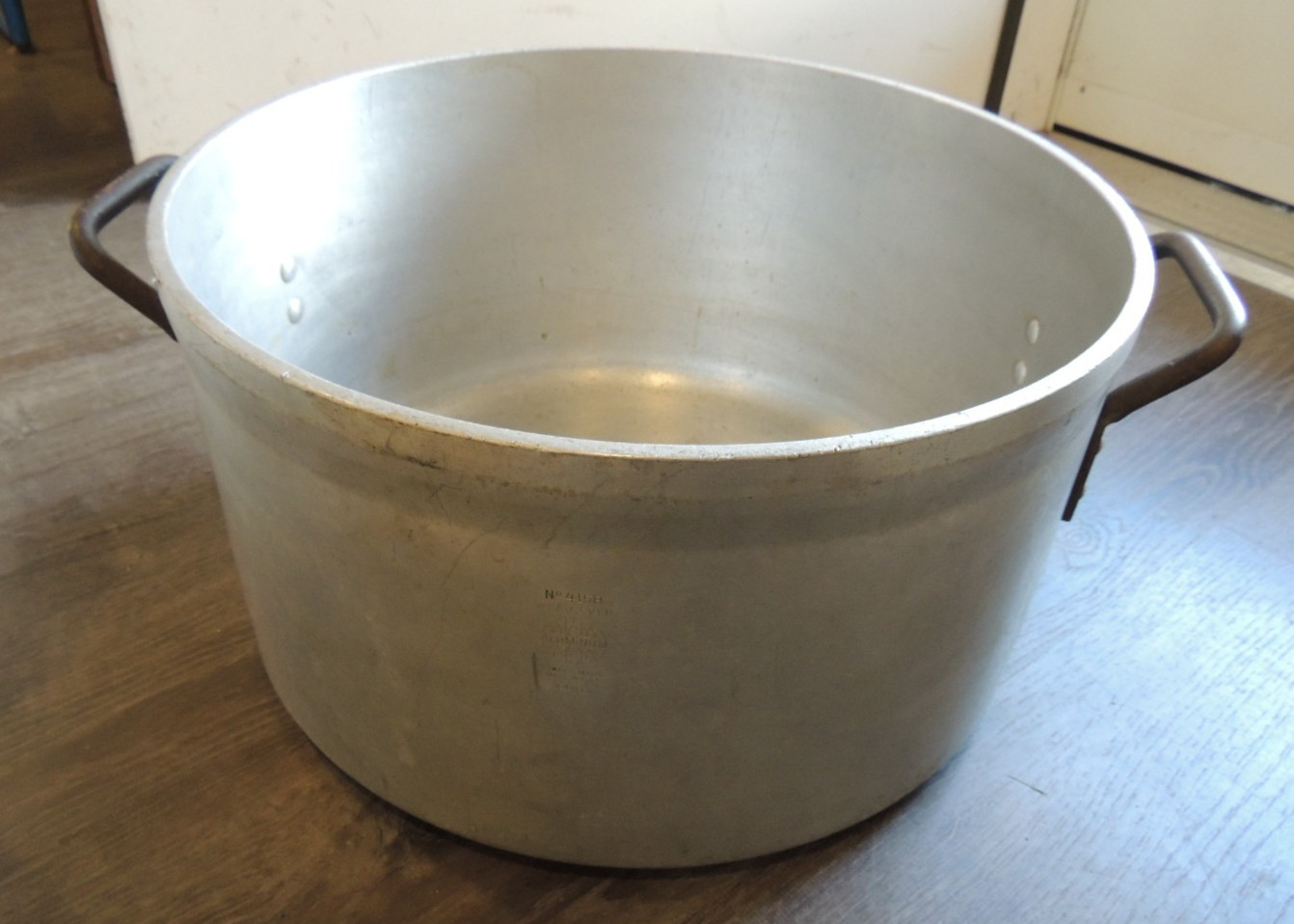 Vintage Wear-Ever 44QTS Aluminum Two Handle Pot HUGE RARE No. 4158 Made in USA Vintage Wear-Ever 44QTS Aluminum Two Handle Pot HUGE RARE No. 4158 Made in USA