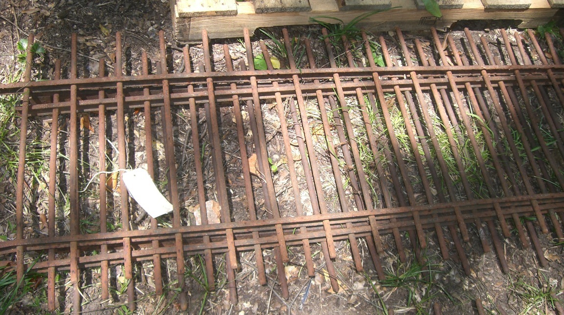 Antique cast iron fence Victorian Architectural straight Rod picket 44 feet Antique cast iron fence Victorian Architectural straight Rod picket 44 feet