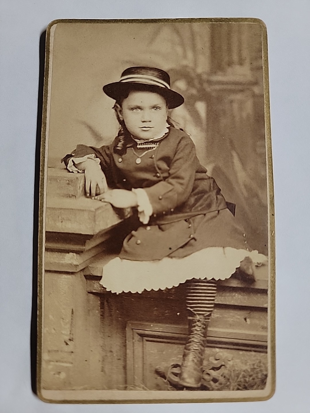Antique CDV Photo Seated Young Girl Doust Photographer 1800's Syracuse NY Antique CDV Photo Seated Young Girl Doust Photographer 1800's Syracuse NY