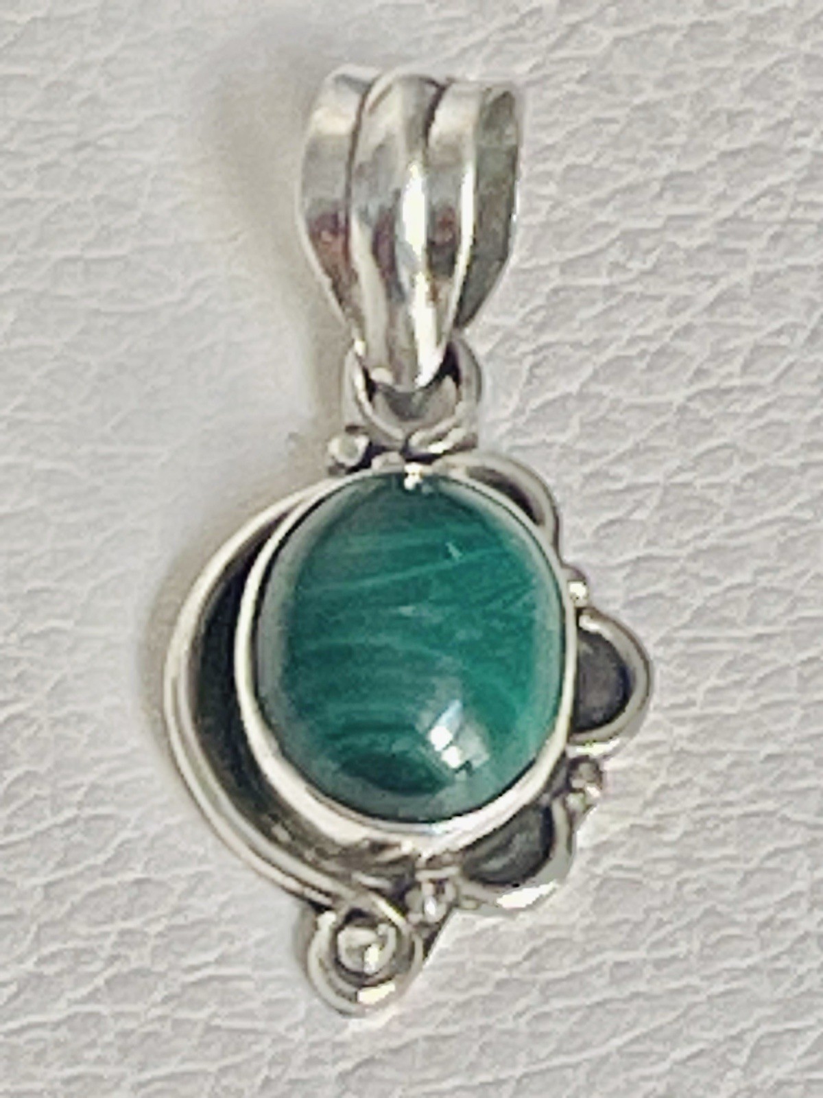VTG SOUTHWEST STERLING SILVER MALACHITE PENDANT VTG SOUTHWEST STERLING SILVER MALACHITE PENDANT