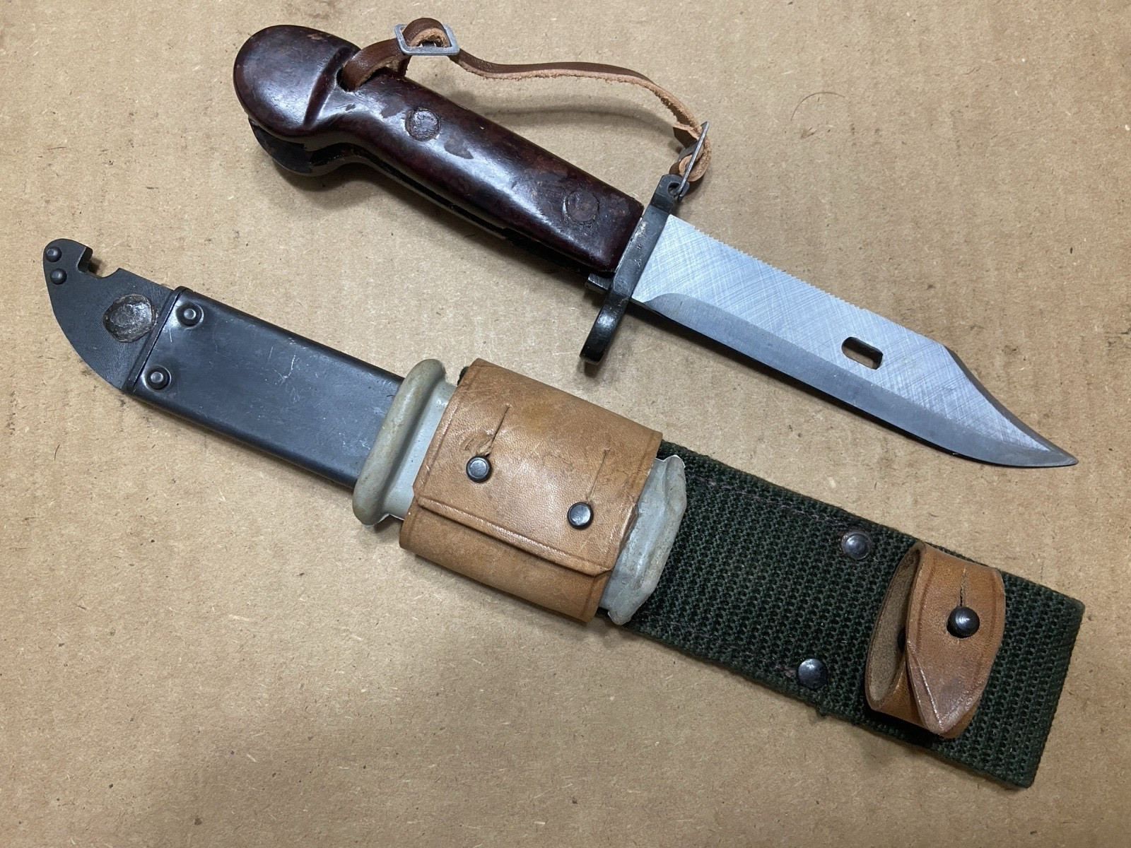 Vintage Romanian Rifle Knife Bayonet w/ Scabbard & Frog w/ wire cutter Unissued Vintage Romanian Rifle Knife Bayonet w/ Scabbard & Frog w/ wire cutter Unissued