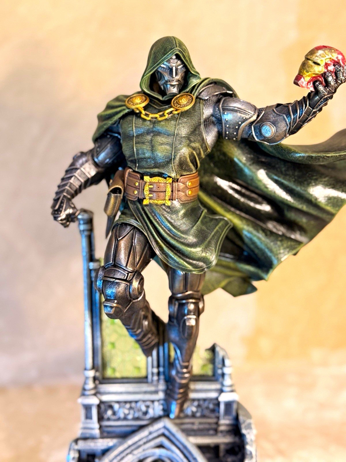 Marvel Doctor Doom 1:10 Resin Statue Green Cloak Gothic Base