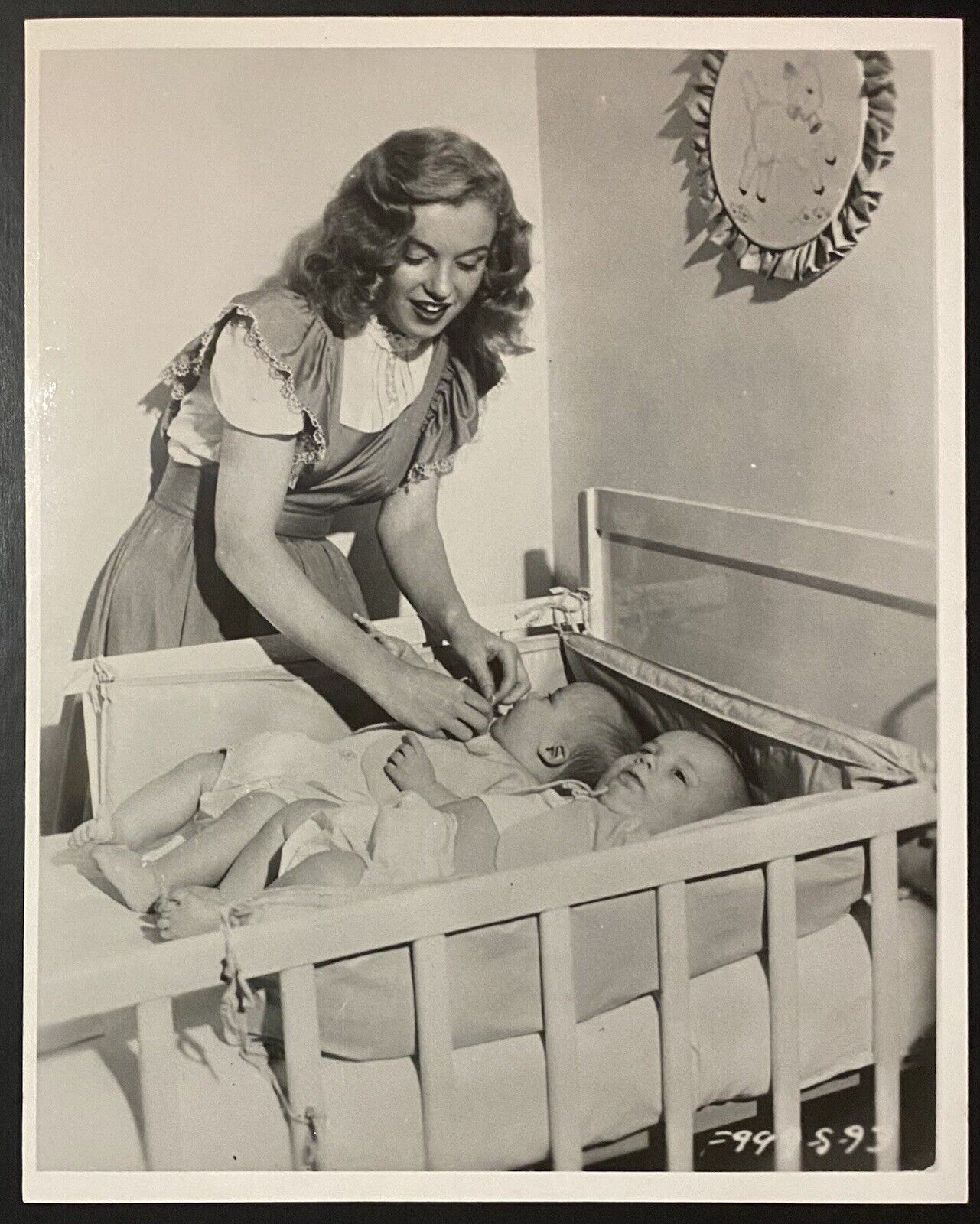 1947 Marilyn Monroe Original Photo David Cicero Babysitting Twins Fox Publicity