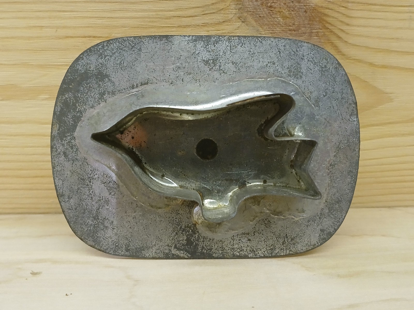 Antique Tin Cookie Cutter Bird In Flight Primitive-Flat Back With Handle/Vent Antique Tin Cookie Cutter Bird In Flight Primitive-Flat Back With Handle/Vent