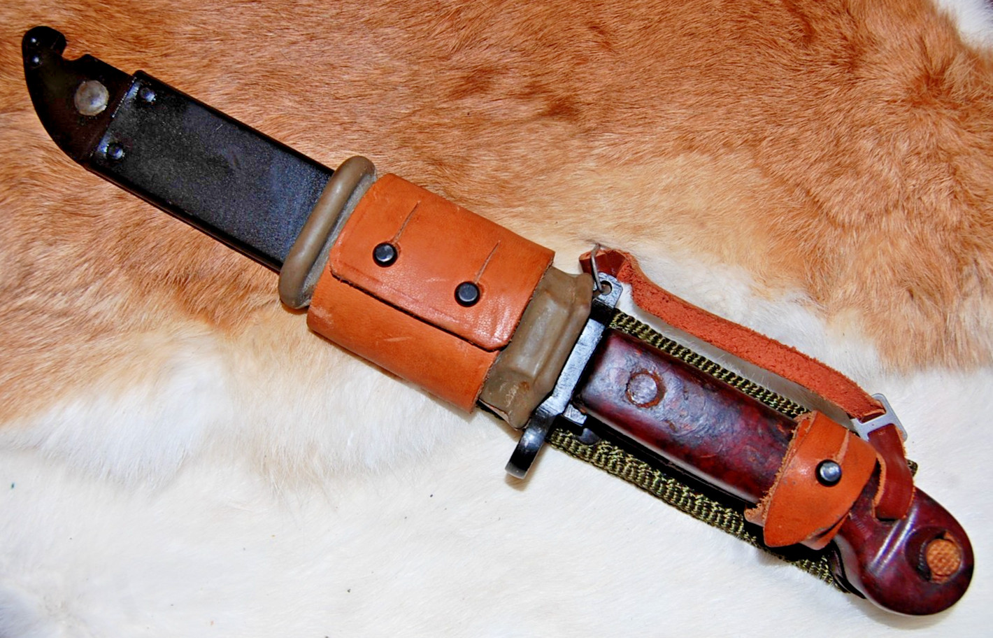 Vintage Romanian Rifle Knife Bayonet w/ Scabbard & Frog - Mint Unissued Vintage Romanian Rifle Knife Bayonet w/ Scabbard & Frog - Mint Unissued