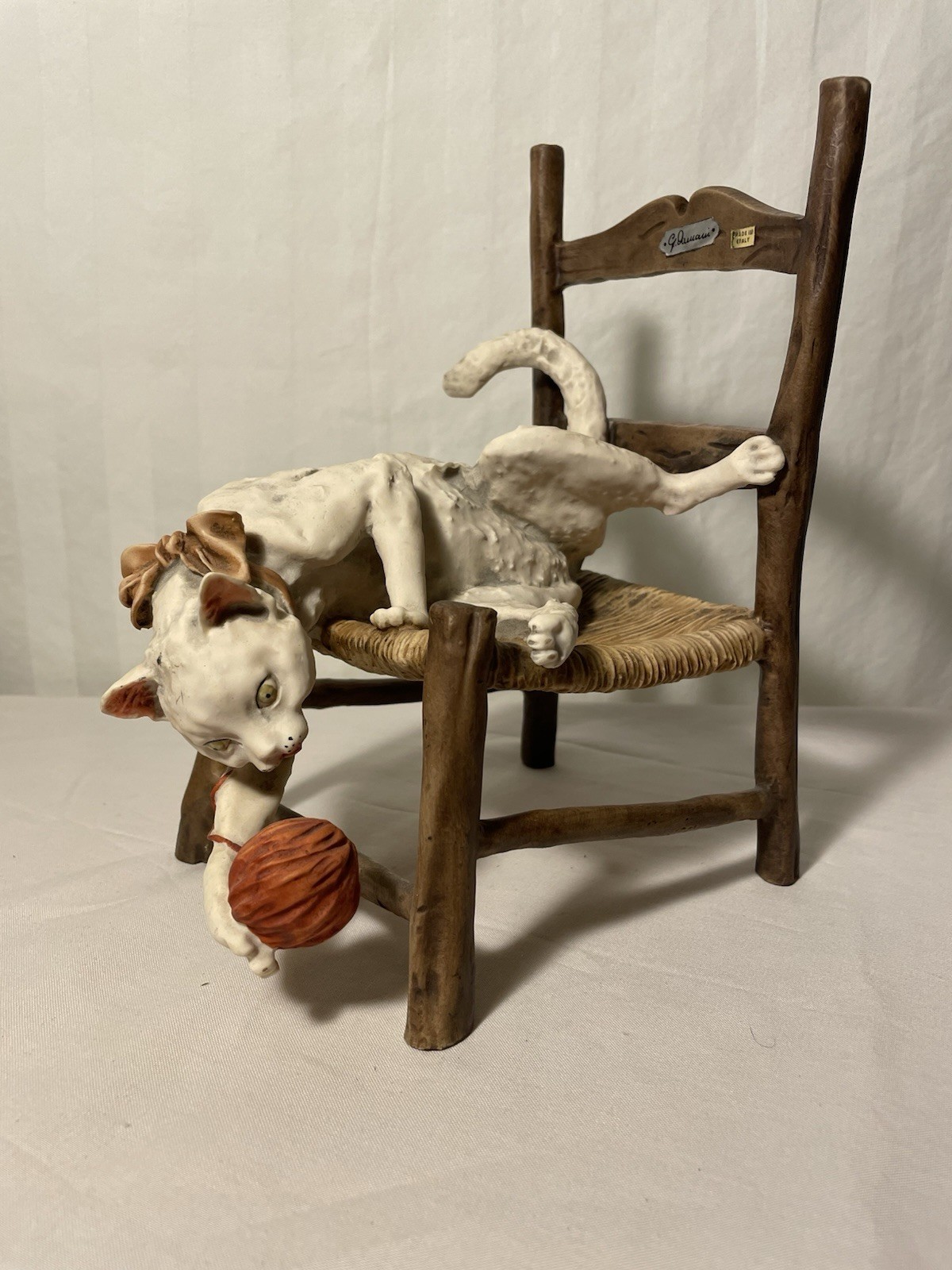 Vintage Giuseppe Armani 166-C Cat on Chair 1980 Figurine - SIGNED  Mint Italy