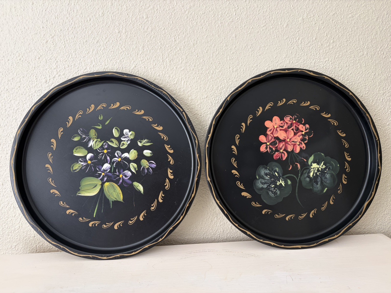 Vintage Mid Century Toleware Round Trays Set of 2 Hand Painted Floral 11” Black Vintage Mid Century Toleware Round Trays Set of 2 Hand Painted Floral 11” Black