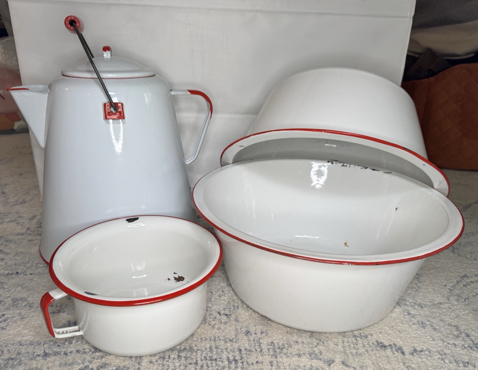 Vtg Lot Red & White Enamelware Lg Kettle Lg Sm Basins Farmhouse Cowboy Coffee Vtg Lot Red & White Enamelware Lg Kettle Lg Sm Basins Farmhouse Cowboy Coffee