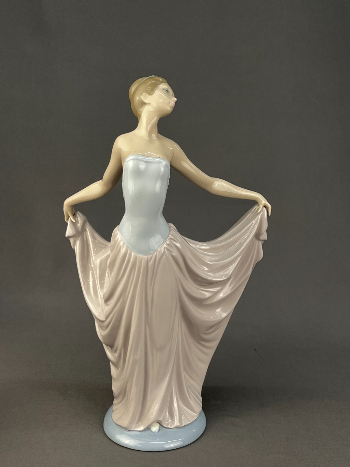 Lladro 5050 The Dancer Retired Porcelain Ballerina 11 3/4" Figurine Signed; Mint Lladro 5050 The Dancer Retired Porcelain Ballerina 11 3/4" Figurine Signed; Mint