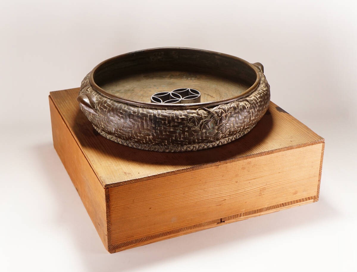 Antique Japanese Bronze Ikebana Suiban Basin Basket Weave Grape Design 40cm Box Antique Japanese Bronze Ikebana Suiban Basin Basket Weave Grape Design 40cm Box