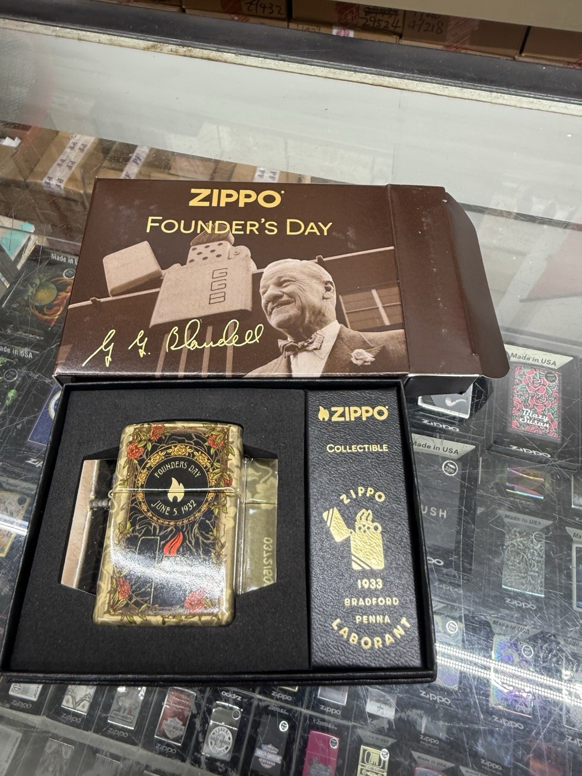 Zippo Pocket Lighter Founders Day Special Limited Edition Made In USA 0372/5000 Zippo Pocket Lighter Founders Day Special Limited Edition Made In USA 0372/5000