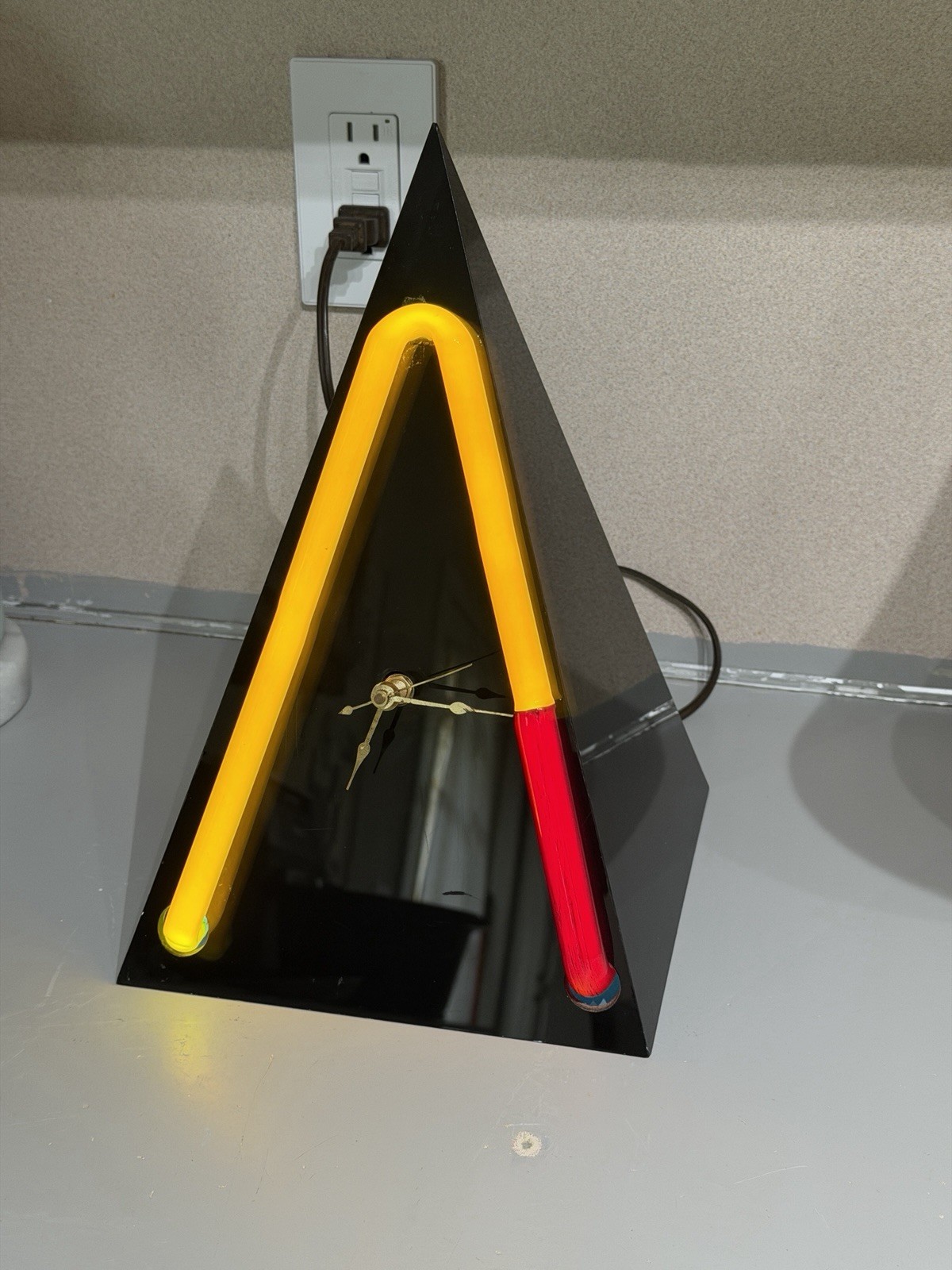 Vintage VTG Custom 3D Black Pyramid Neon Clock Table Lamp Working 80s Vaporwave Vintage VTG Custom 3D Black Pyramid Neon Clock Table Lamp Working 80s Vaporwave