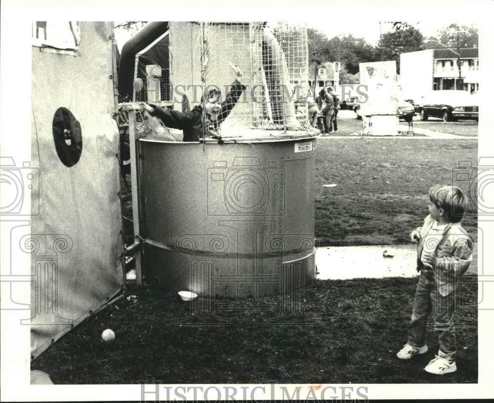 1988 Press Photo Brandon Walsh dunks Mimi Todd of Riverside Christian Academy