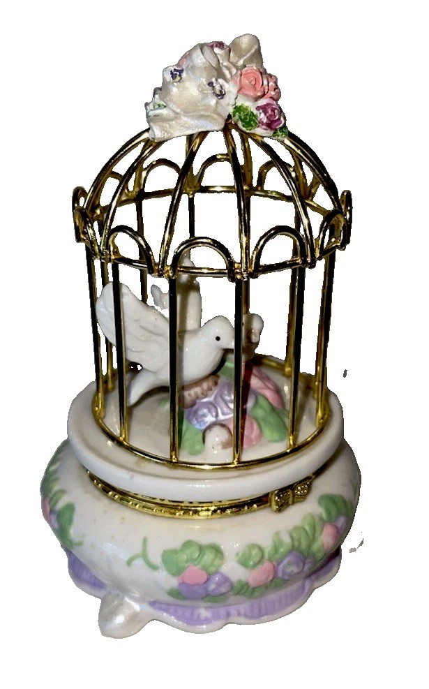 Beautiful Vintage Ceramic 2 Doves In Bird Cage Trinket Jewelry Box Beautiful Vintage Ceramic 2 Doves In Bird Cage Trinket Jewelry Box
