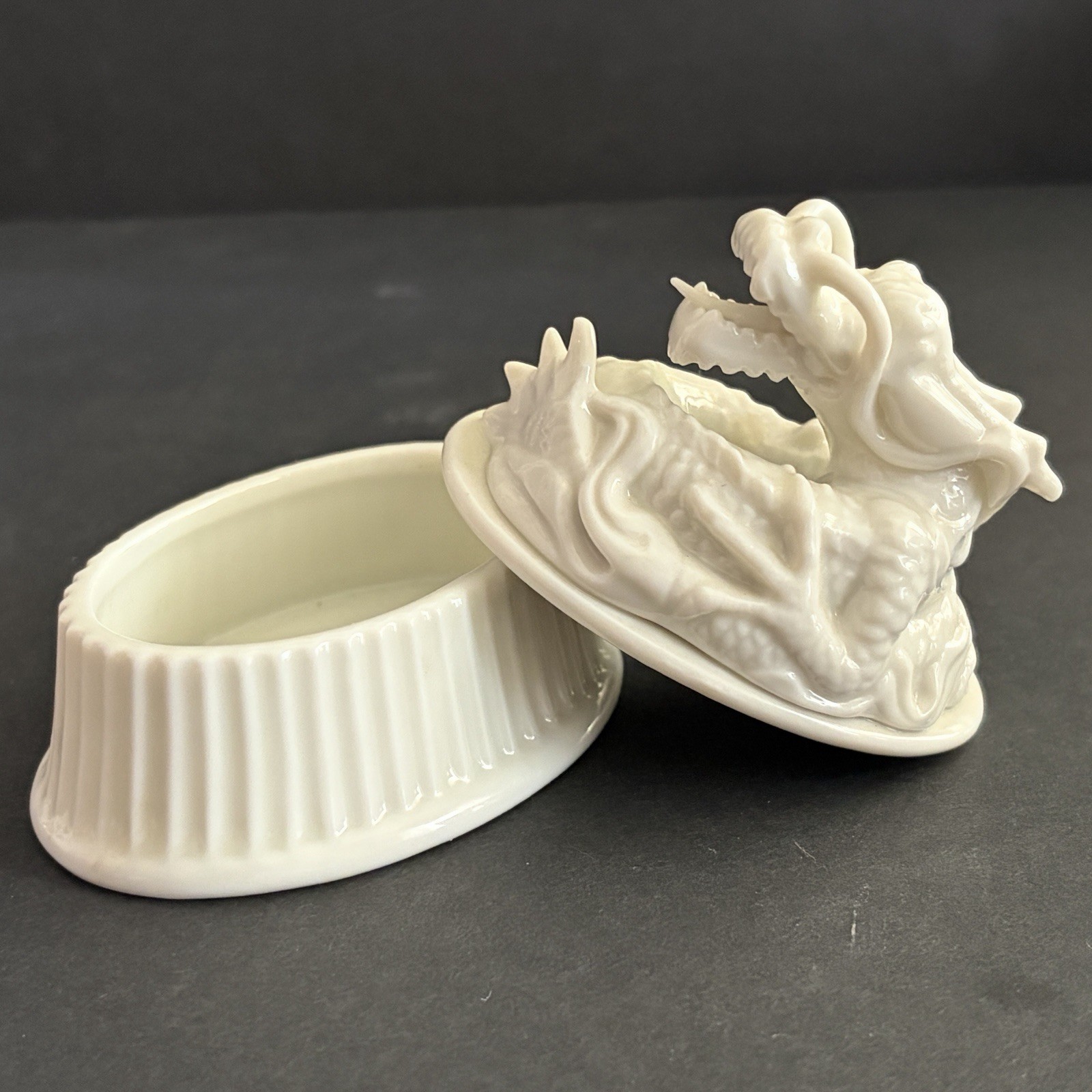 Vintage Fitz and Floyd Porcelain Trinket Box - Dragon 1977 - Mint Condition Vintage Fitz and Floyd Porcelain Trinket Box - Dragon 1977 - Mint Condition