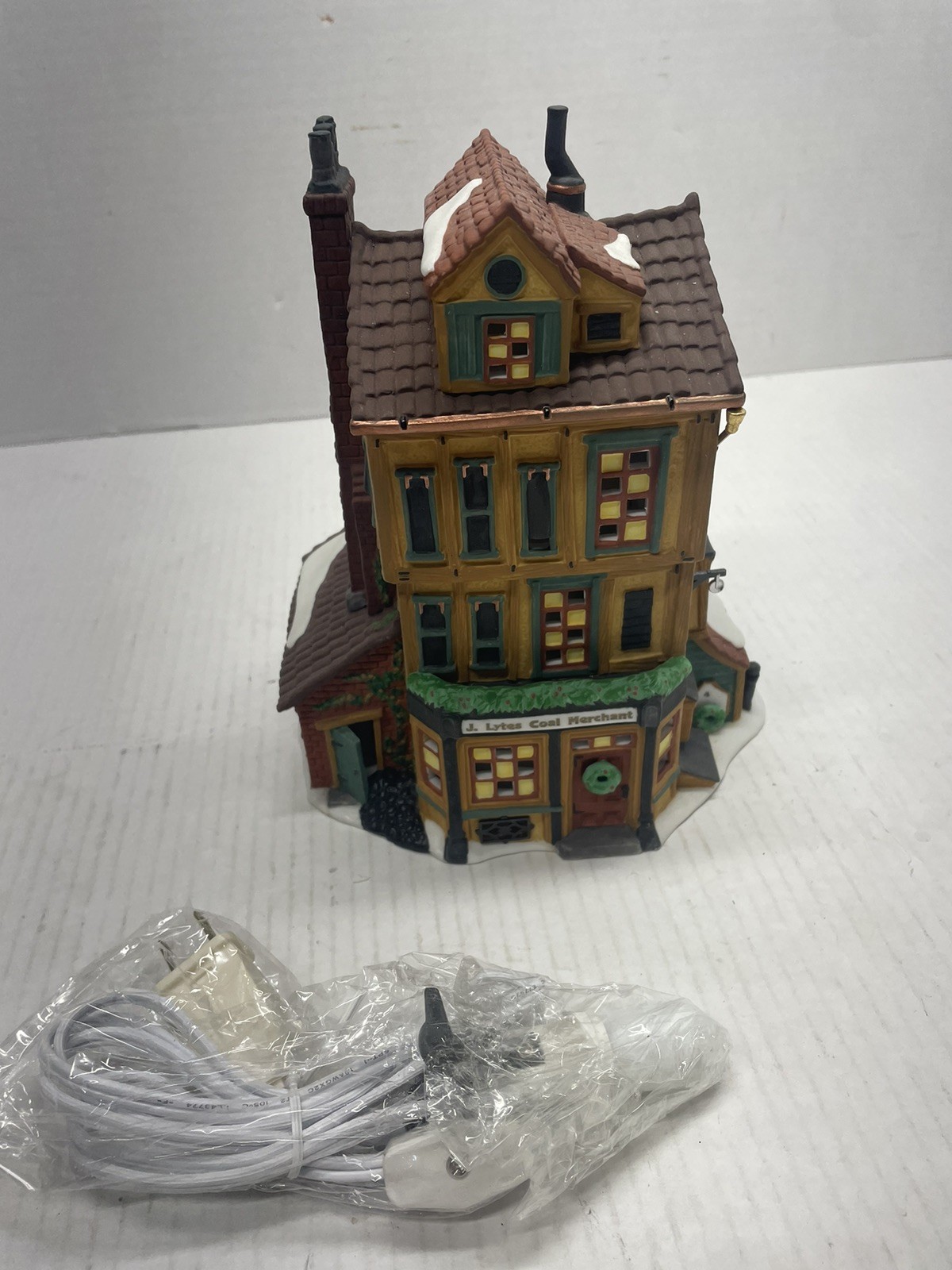 Vintage 1997 Dept 56 Dickens Village Heritage J. Lytes Coal Merchant #58323 Vintage 1997 Dept 56 Dickens Village Heritage J. Lytes Coal Merchant #58323