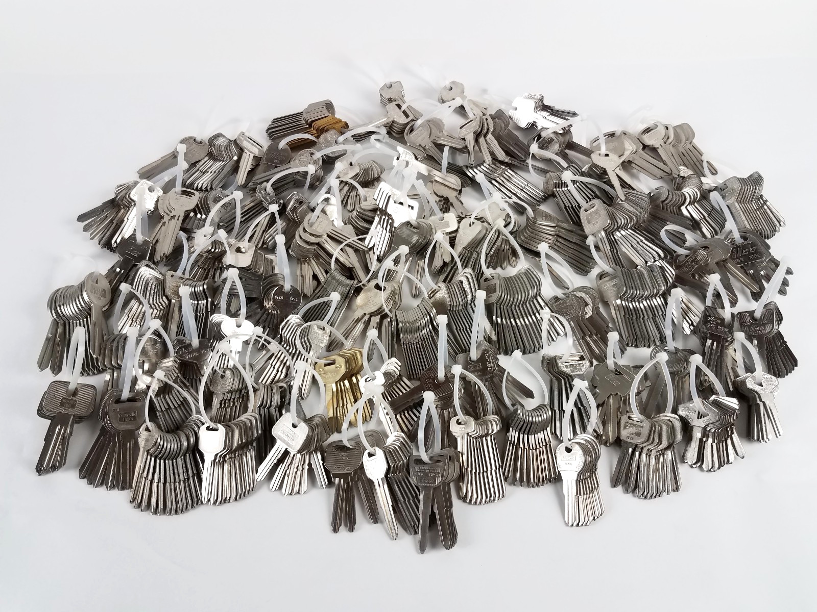 25 LBS Vtg 1980s 1990s Car Auto Key Blanks IMPORTS Mazda Honda Toyota Fiat VW 25 LBS Vtg 1980s 1990s Car Auto Key Blanks IMPORTS Mazda Honda Toyota Fiat VW