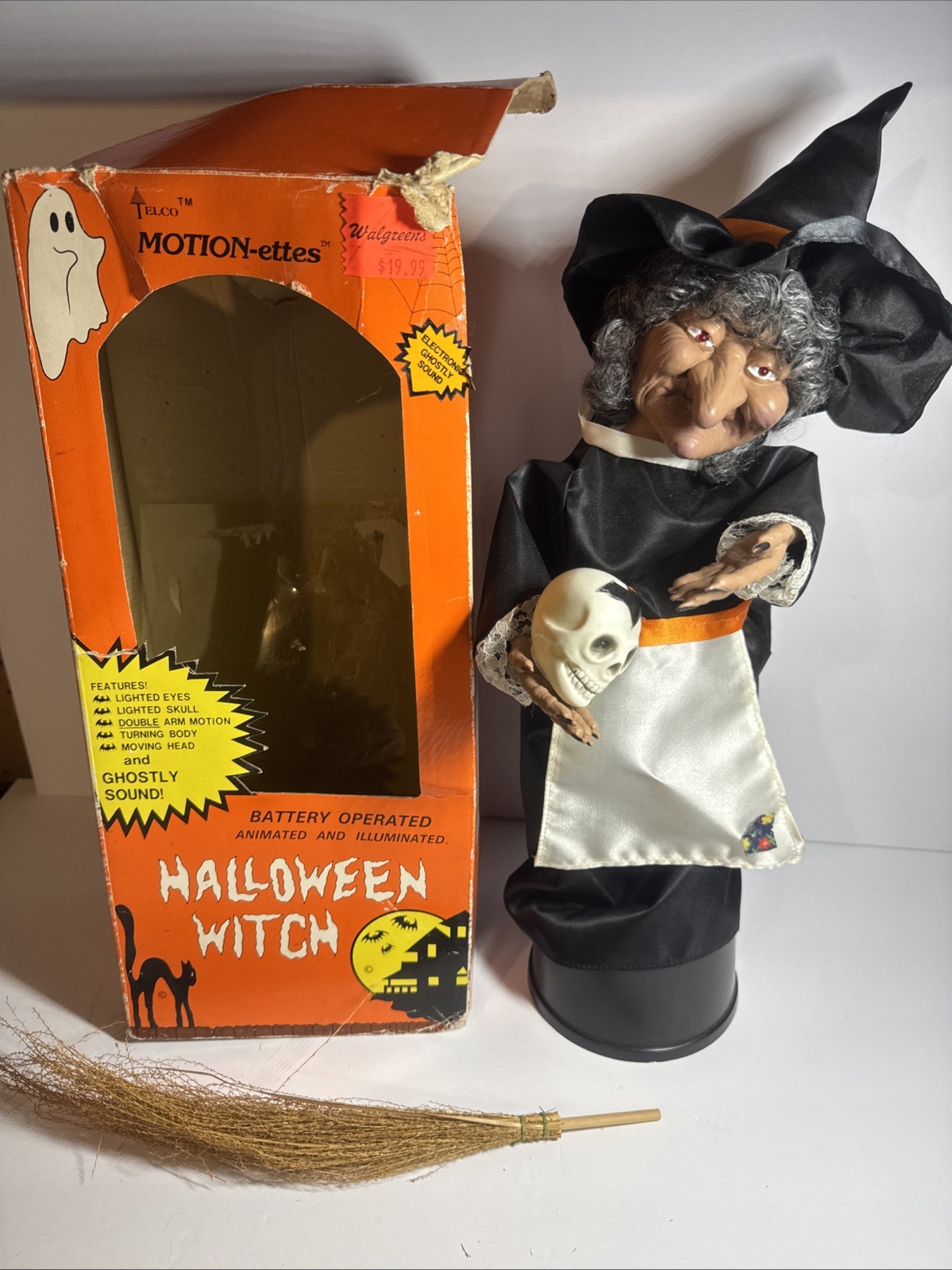Vintage 1989 Telco Motionettes Halloween Animated Illuminated 17" WITCH  AS IS