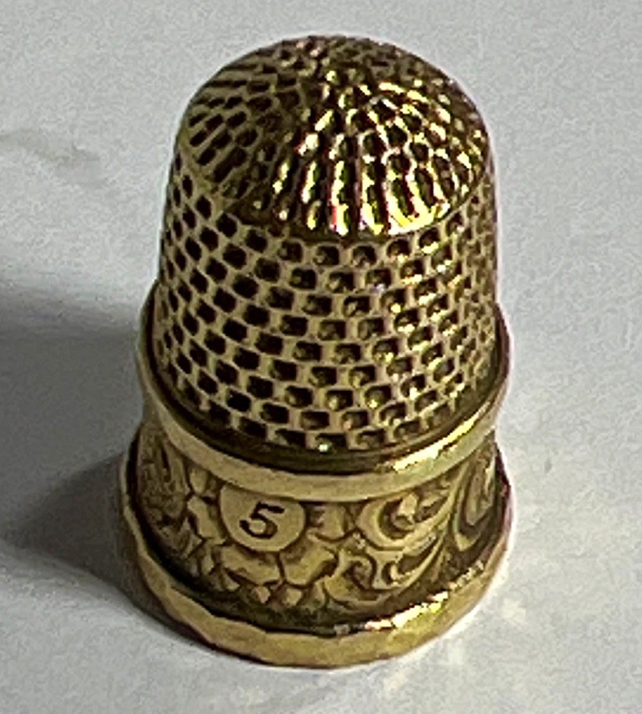Antique Victorian 14K Gold Sewing Thimble Hand Engraved Scrolling Filigree sz 5 Antique Victorian 14K Gold Sewing Thimble Hand Engraved Scrolling Filigree sz 5